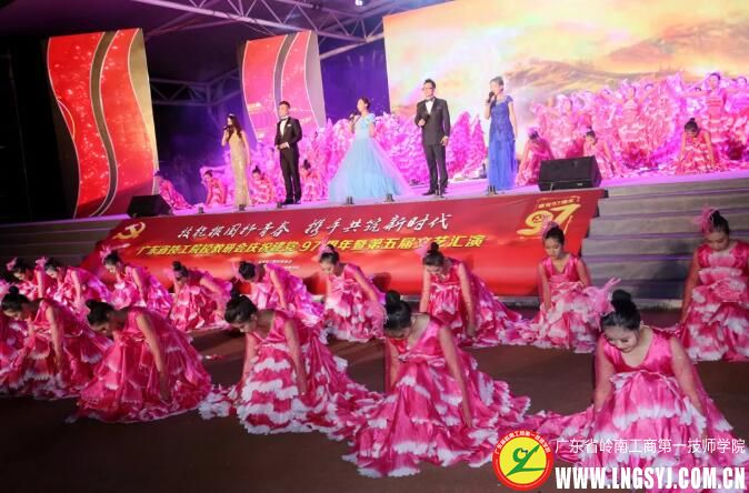 祝福祖国原版曲谱_祝福祖国(4)